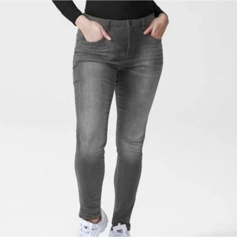 2/$30 NWT Universal Standard Vintage Logan High Rise 32" Distressed #A1329 - 30